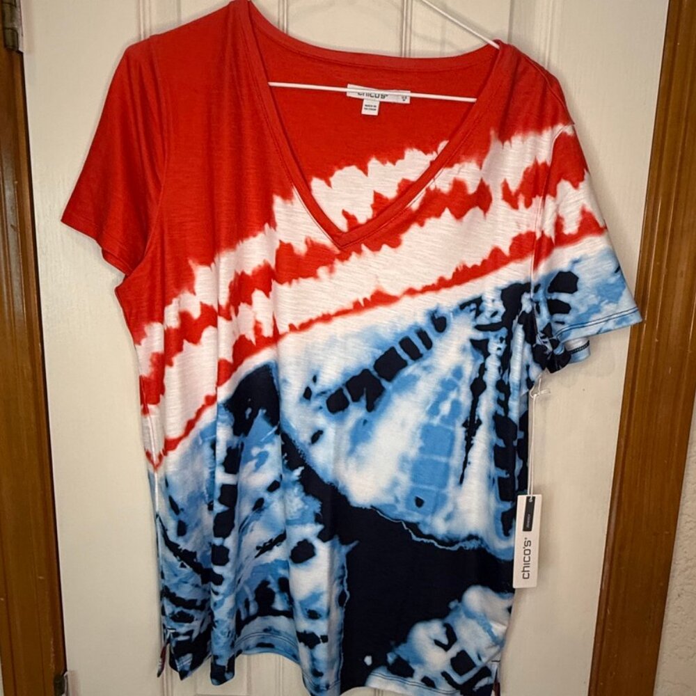 Chico's Zenergy Americana Tie-Dye V-Neck Top, sz M (Chico's 1) - NWT!!